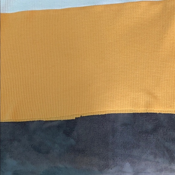 Hollister Boyfriend Tee - Picture 6 of 6